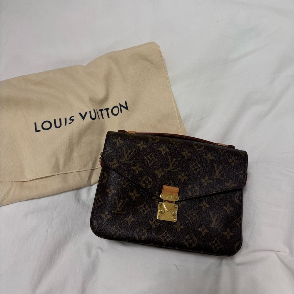 Louis Vuitton Pochette Métis